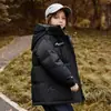 Jaqueta de Penas Infantil para Meninos e Meninas, Nova de Comprimento Médio Engrossada para Exterior Color Block Três Provas Roupa Frio Prova Pai-Filho, Peça Única Atacado