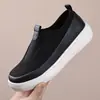 Nuevos zapatos casuales deportivos transpirables y ligeros para hombre, hechos de piel de vaca de capa superior, zapatillas slip-on versátiles para hombre