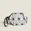 Bolso para Mujer 2025 Nueva Moda Geométrico Acolchado de un Solo Hombro Cruzado Pequeño Cuadrado Bolso de Concha que Cambia de Color de Moda Bolso de Cadena