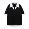 Camisa Polo Falsa de Duas Peças com Blocos de Cor e Manga Curta para Homem, Design Casual de Verão, Estilo Streetwear Americano, Blusa Pulôver Solta com Gola V