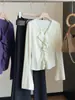 Blusa de tricô com gola V e babados, manga longa, estilo francês, para mulheres, nova coleção outono 2026, elegante e modeladora, base elegante