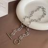 Collar de Cadena Gruesa con Cierre OT Estilo Ins Europeo y Americano para Mujer, Estilo Metálico Hip-Hop Elegante, Estilo Frío Nicho, Collar de Acero al Titanio PVD