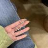 Pendientes de perlas con flores huecas 2022, nuevos pendientes de moda con diseño de nicho, pendientes explosivos de lujo ligeros de alta gama para mujer.