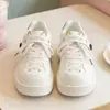 Sapatos Casuais de Plataforma para Mulheres 2026 Novos Tênis de Primavera Gatinho Fofo Sapatos Brancos para Estudantes Femininas Mocassins