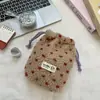 61262 Bolsa de Almacenamiento Suave de Terciopelo de Invierno con Forma de Corazón Pequeño Bolsa para Guardar Cosméticos de Estudiante Empaque de Productos para el Cuidado de la Piel para Viajes