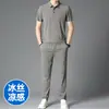 Camiseta Esportiva Masculina de Seda de Gelo Sem Costura para o Verão 2025 Conjunto Cor Sólida Respirável Nova Roupa para Homens de Meia-Idade e Idosos Negócios
