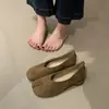 Zapatos de estilo retro con punta dividida para mujer, sin cordones, tacón grueso, zapatos bajos de un solo color para mujer, Novedades Primavera/Otoño 2026, versátiles zapatos de pezuña de cerdo