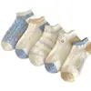 Envío una generación de calcetines calcetines de mujer primavera y verano calcetines de dibujos animados coreanos lindos Joker calcetines cortos de tobillo al por mayor