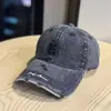 Boné de beisebol estiloso da marca, estilo japonês, rasgado e desfiado, com letras bordadas para mulheres, adequado para primavera e outono, versátil, afina o rosto, boné de estilo de rua da moda