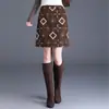 Falda retro de gamuza bordada para mujer, colección otoño/invierno 2026, elegante, rejuvenecedora, de cintura alta, adelgazante, línea A, versátil y que realza la figura