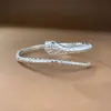 Yuhong 2023 Nova Moda Pulseira Aberta de Cobra Feminina Luxo Acessível Design de Nicho Fábrica de Ponta Venda Direta