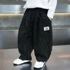 Calça Listrada Scimitar para Meninos Primavera e Outono 2026 Nova Roupa de Outono Infantil Calça Longa Casual Calça Esportiva Solta para Bebê Tendência