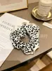 Goma para el pelo de punto con estampado de leopardo y flecos, scrunchie estilo coreano para otoño e invierno, cuerda para el pelo de lana, diadema, suministro al por mayor, directo del fabricante