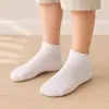 Calcetines Blancos Versátiles de Color Sólido Nuevos para Niños Calcetines Finos Cómodos para Niñas Calcetines Blancos de Malla Transpirable para Tobillo Venta al por Mayor