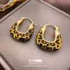 Brincos Europeus e Americanos em Formato de U com Estampa de Leopardo, Brincos Geométricos de Gotejamento de Óleo Retro de Nicho de Alta Qualidade, Brincos Assimétricos Exagerados Únicos