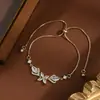 Joia de Mão de Luxo Leve Banhada a Ouro Real com Zircônia para Mulheres, Pulseira Ajustável de Puxar com Laço de Alta Qualidade, Pulseira de Pulso Exquisita
