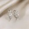 Brincos de Borboleta com Zircônia Banhados a Ouro 18K com Pino de Prata Estilo Coreano Brincos Versáteis Brincos de Luxo Leve de Alta Qualidade para Mulheres