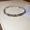 Nova Pulseira Torcida de Três Camadas com Inlays de Diamante Moda Exquisite Temperamento Versátil Pulseira Luxo Leve Toque de Alto Padrão Joia de Mão