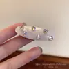 Presilha de bico de pato em acetato branco com strass para franja lateral, presilha de cabelo simples e fresca dopamina para mulheres, adequada para o trajeto e para arrumar fios soltos