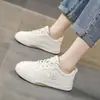 Zapatos de Mujer 2024 Primavera y Otoño Nuevos Verano Blanco Suela Gruesa Retro Combinan con Todo Casual Deportivo Zapatos Blancos Zapatos de Mujer