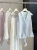 Camisa Feminina de Gola V com Babados, Estilo Delicado, Moda Verão, Caimento Solto, Rejuvenescedora, Elegante, Versátil, Blusa Regata Sem Mangas