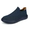 Zapatillas deportivas ligeras y transpirables para hombre, con suela gruesa y calcetines negros, para correr y descansar.