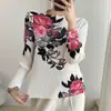 Otoño 2024 Nuevo Diseño de Camisa Base de Terciopelo Plisado Cuello Redondo Top Estampado Adelgazante Elegante Ropa de Mujer para el Trabajo