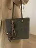 Bolsa Saco Estilo Novo Outono/Inverno 2025 Personalizada Moda Tendência Bolsa de Ombro Design Nicho Bolsa Transversal Casual Feminina