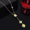 Collar con Candado Patrón Flor de Cuatro Hojas Inalterable Cadena para Clavícula de Acero de Titanio para Mujer Collar Colgante Elegante Simple para Dama Regalo