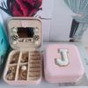 [Caja de Joyería Espejo con Letras Bordadas] Caja de Joyería con Letras del Alfabeto (26) Espejo Simple para Joyería Portátil para Viajes Venta Caliente
