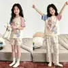 Conjunto de Tres Piezas de Dibujos Animados para Niñas Verano Nuevo Estilo Pijama de Manga Corta Ropa de Casa Súper Linda para Niños Conjunto de Pantalones Largos