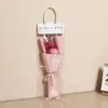 Ramo de puesto venta al por mayor ramo de propuesta muñeca ramo de regalo lindo caricatura gato kt gypsophila regalo creativo flor portátil
