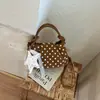 Bolso de hombro de lunares de moda para pedidos extranjeros, bolso cruzado versátil de alta apariencia para el verano de 2026, bolso de mano versátil estilo coreano