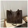 Bolsa Tote Popular de Gran Capacidad Otoño e Invierno 2025 Bolso Cruzado Retro de Hombro Único Bolsa para Estudiantes Universitarios y Viajes Diarios