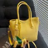 Bolsos Retro de Moda para Mujer 2025 Nuevo Invierno Versátil Bolso de Mano para el Trabajo Simple Popular Bolso Cruzado Moderno