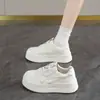 Zapatillas deportivas blancas de cordones, cómodas, de suela gruesa, tamaño pequeño, hechas de cuero sintético, para mujer, nuevo modelo versátil de otoño 2026