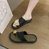 Novas sandálias e chinelos femininos Outwear Fashion 2024 verão All-match Flat Niche Casual Beach Shoes Mulheres