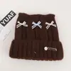 Gorro de punto de mezcla de lana de alta calidad con lazo de colores y orejas de gato, diseñado para mujeres, perfecto para otoño e invierno, proporcionando calidez y protección para los oídos, y haciendo que el rostro parezca más pequeño