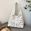 Bolsas Transfronterizas para Mujer 2025 Nuevo Casual Elegante Moderno Genial Lunares Remache Bolso de Axila Versátil Cubo Bolso de Hombro para Mujer
