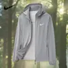 Roupas de proteção solar de verão para homens, jaqueta fina, respirável, de secagem rápida, feita de seda gelada, para pesca, esportes de lazer, ciclismo ao ar livre, vestuário de proteção solar masculino