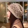 Gorro de punto con estampado floral gris estilo ins de blogger coreana para mujer, gorro de lana cálido de invierno para circunferencia de cabeza grande