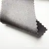 Tejido de satén elástico, grueso y brillante con una caída suave, que presenta un efecto reluciente de seda artificial, adecuado para disfraces de baile y ropa formal.