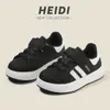 Tênis Infantil Mcqueen 2026 Primavera e Outono Novo Estilo Tênis Branco para Meninos Tênis Esportivo Leve para Meninas Sapatos Casuais para Bebê com Solado Macio