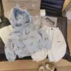 Jaqueta com Capuz Espessa Forrada de Fleece Infantil 2026 Novo Estilo Unissex Inverno Manga Longa com Zíper Essencial para Uniforme Escolar Infantil