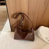 Bolsa de ombro com um toque de moda nicho francesa de alta qualidade, bolsa de ombro feminina versátil, nova bolsa de ombro feminina da moda para o trabalho 2026