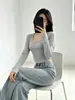 Top base feminino para outono e inverno, slim-fit, sexy e estiloso, com barra curva, apresentando design de ombro regular, gola redonda e mangas compridas