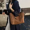 Bolso de mano casual de gamuza de gran capacidad para mujer, nueva colección otoño 2026, bolso de hombro simple para ir al trabajo, moda otoño/invierno