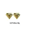 Pendientes de moda europeos y americanos pendientes de venta caliente pendientes de lujo ligero pendientes chapados en oro pendientes lisos que no se decoloran pendientes transfronterizos de oro