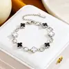 Pulseira de trevo de quatro folhas em aço titânio 18k transfronteiriça europeia e americana, versão coreana, estilo boêmio, aço titânio, galvanizado a vácuo, não desbota