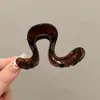 Pinza para el cabello de tamaño mediano de lunares blancos y negros estilo francés, diseñada para la parte trasera de la cabeza, un accesorio para el cabello nuevo y elegante con un aspecto sofisticado y con estilo